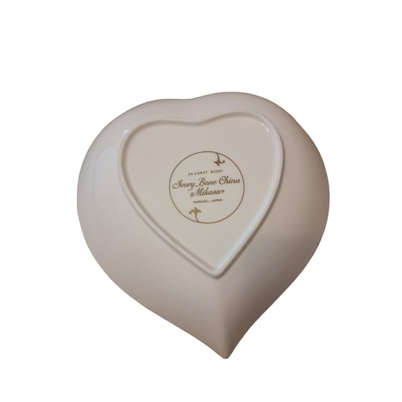MIKASA IVORY BONE CHINA, 6" HEART BOWL, 24k GOLD RIM, VALENTINE/ LOVE THEME - Picture 2 of 4